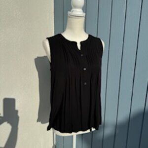 Cute Black GAP sleeveless shirt